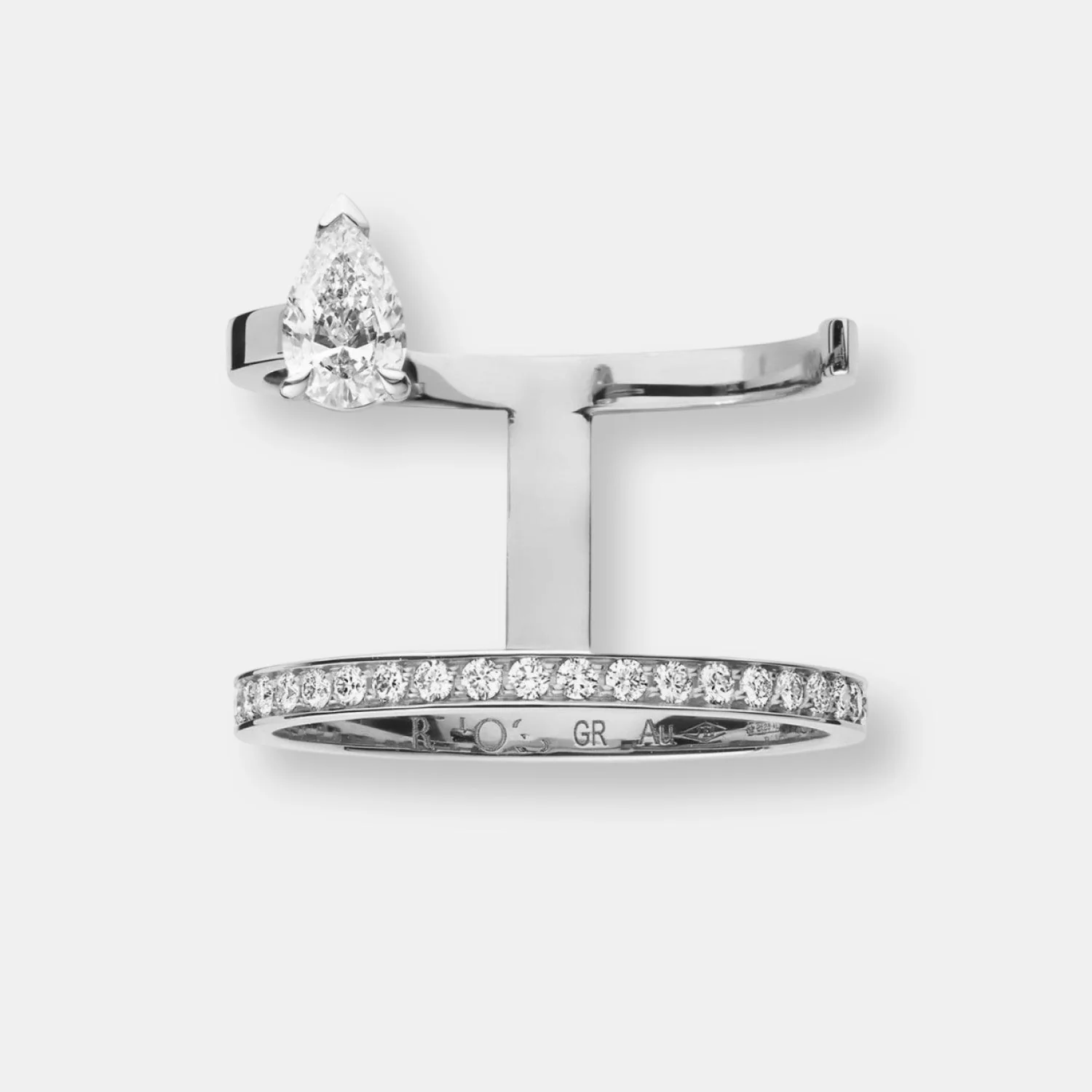 Bague serti sur vide en or blanc pavée de diamants